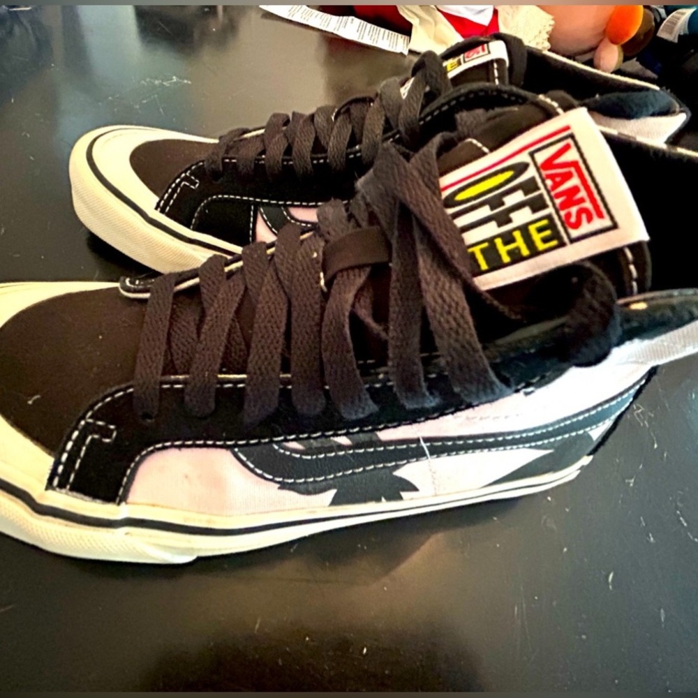 ♥️Vans ♥️Black,Pink and White High-Tops Girls size 5Y